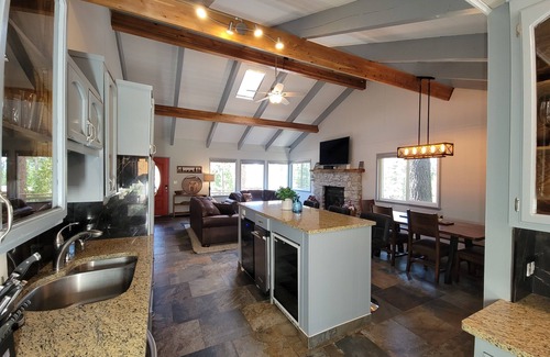 Lake Forest House | Tahoe City Retreat with A/C & hot tub -Dollar Point- walk to beach - fenced yard
