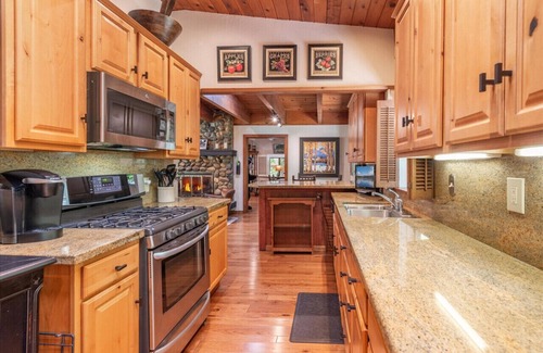 Tahoe Woods Apartment | Tahoe City Ski Lease 7 Miles to Palisades 4BDR/4BA