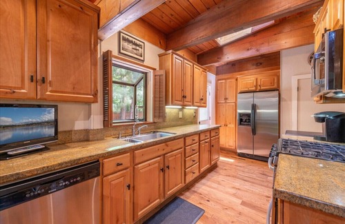 Tahoe Woods Apartment | Tahoe City Ski Lease 7 Miles to Palisades 4BDR/4BA