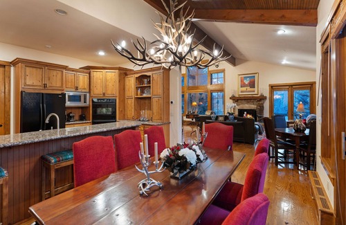 Highland Meadows House | Tahoe Drive Home - great value close to Vail, sleeps 11