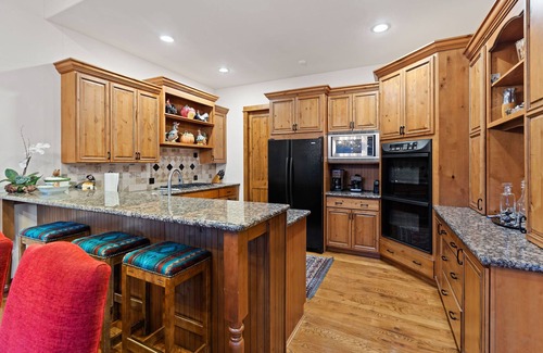 Highland Meadows House | Tahoe Drive Home - great value close to Vail, sleeps 11