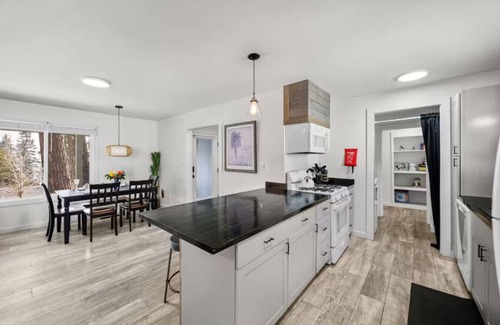 Tahoe City Apartment | Tahoe Getaway across from Lake!