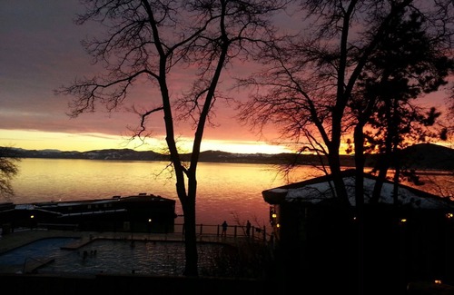 Brockway House | Tahoe luxury Brockway Springs Resort lakefront and heated pool year round