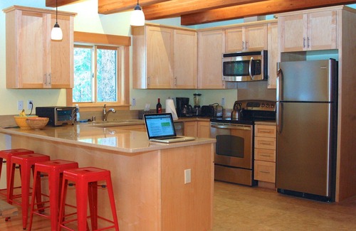 Tahoe Pines House | TAHOE PINES WEST SHORE CABIN 5 MIN WALK TO LAKE 3 BED/3 BATH, SLEEPS 8, DOGS/SKI
