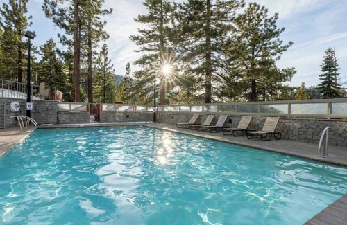 Tahoe Village Apartment | Tahoe Ridge - Skiers Haven with Spectacular Views