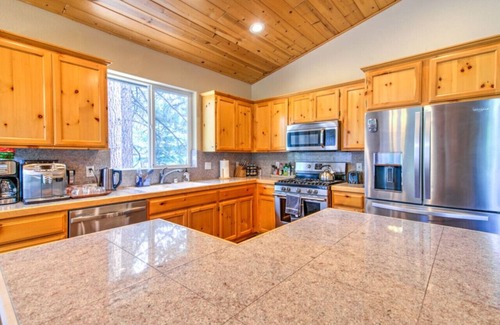 Pioneer Trail Apartment | Tahoe Tranquility - Dogs + Hot tub + Ping Pong