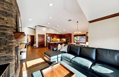 Tahoe Meadows Condo | Tahoe Woods #304: Stateline, Gondola, Modern