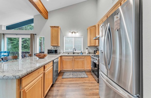Tahoma House | Tahoma Family Getaway with Bocce Ball & BBQ Grill