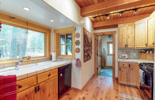 Tahoma House | Tahoma hideaway near lake, trails & mountain vibes