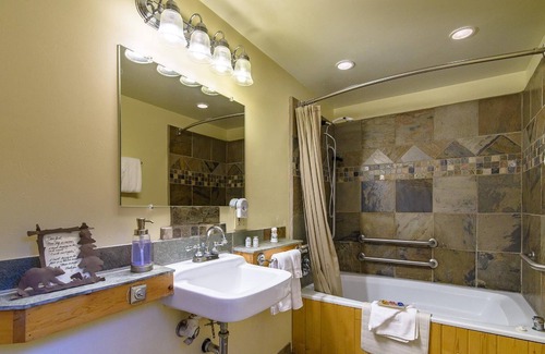 Tahoma Bed & Breakfast | Tahoma Meadows Cottages