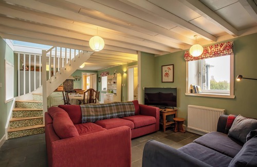 Baleshare Cottage | TAIGH PHINC, pet friendly, with a garden in Lochmaddy, North Uist