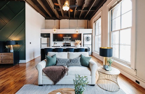 Downtown Knoxville Apartment | Tailor Loft Studio| Living in the Heart of Knox