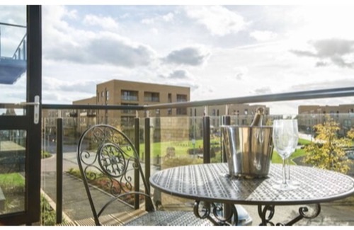 Trumpington Apartment | Tailored Stays - De Havilland House