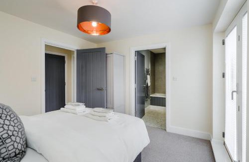 Cambridge Apartment | Tailored Stays - Lovell Lodge