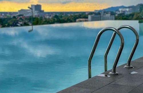 Larut Apartment | Taiping Comfy Homestay near Lake Garden with Sunset View & Swimming Pool