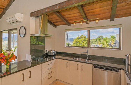 Tairua House | Tairua Harbour Views - Tairua Holiday Home