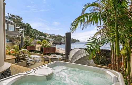 Takapuna Apartment | Takapuna Beachfront w/Stunning Views