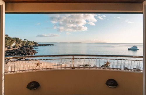 Takapuna Apartment | Takapuna Beachfront w/Stunning Views