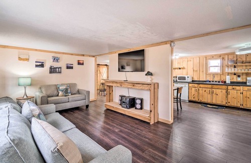 East Fultonham House | 'Take 5' Retreat w/Hot Tub: Relax, Rest, Refresh!