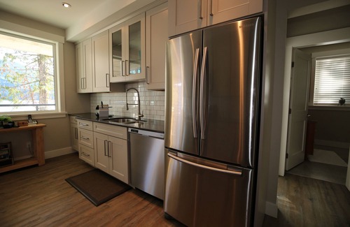 Port Alberni House | Take a deep breath.unwind and let the natural beauty take you away.