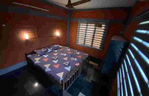 Kochi House | Take it easy with backwater view at this unique and tranquil getaway.