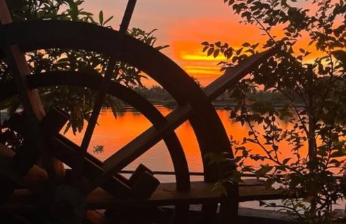 Kochi House | Take it easy with backwater view at this unique and tranquil getaway.