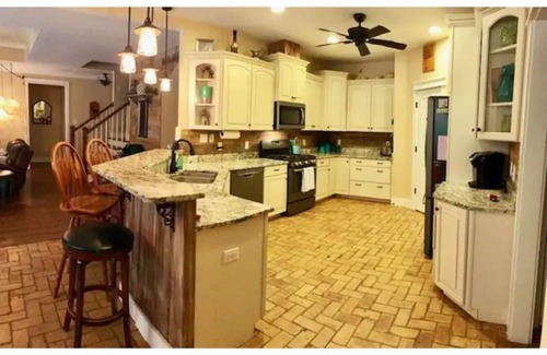 Daphne House | "Take the Scenic Route"