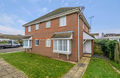 Ashford House | TakeOff House - Whole House Next To Heathrow Airport! Sleeps 5