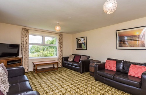 Dinas Cottage | Tal Eryr - a rural retreat that sleeps 10 guests in 5 bedrooms