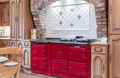 Llanfairpwllgwyngyll House | TAL GWYNEDD, pet friendly, luxury holiday cottage in Newborough