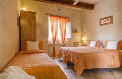Santa Lucija Other | Tal-Kitarra Villa Sleeps 9 (4 Bedrooms)