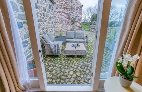 Bangor House | Tal Y Bont Uchaf Cottage
