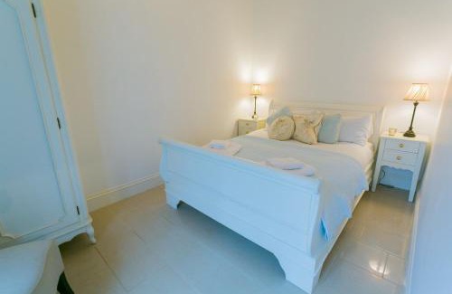 Bangor House | Tal Y Bont Uchaf Cottage