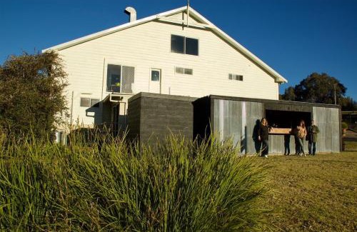 Talbingo Hotel | Talbingo Lodge - Selwyn Accommodation