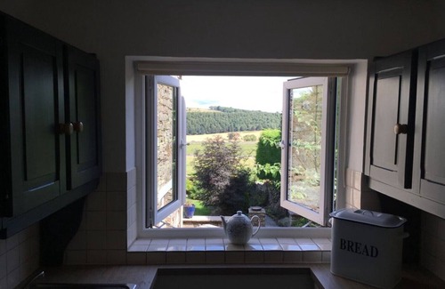 Helton House | Talbot House Sleeps 5 (3 Bedrooms)