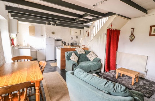 Llandysul Cottage | TALIHARRIS COTTAGE, pet friendly, with open fire in Llandysul