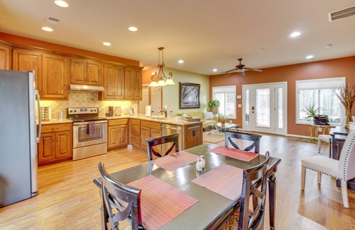 Whitestone House | Talking Rock Home w/Private Deck