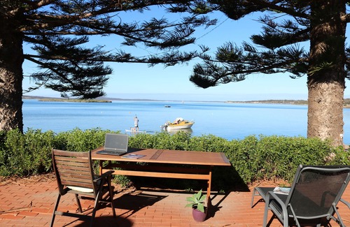 Lake Wangary House | Tall Pines Beach House, Mount Dutton Bay. Beachfront paradise.