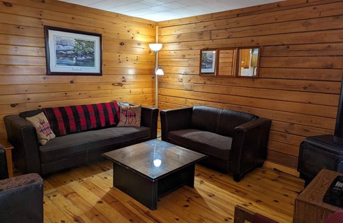 Head Cabin | Tall Timbers cottage is located on 100 kilometers of beautiful, tranquil river