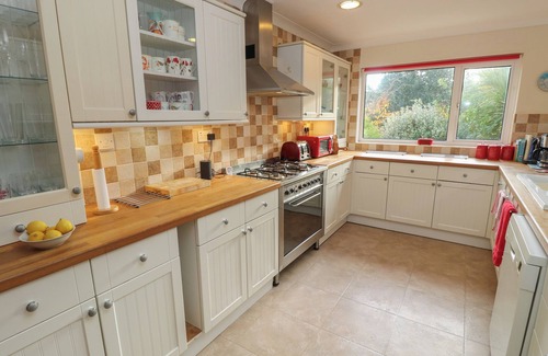 Ventnor Cottage | TALL TIMBERS, pet friendly, country holiday cottage in Ventnor