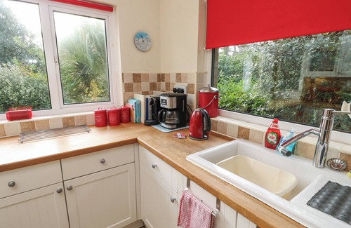 Ventnor Cottage | TALL TIMBERS, pet friendly, country holiday cottage in Ventnor