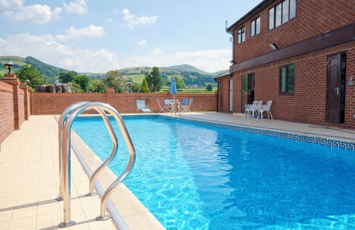 Llandyrnog Cottage | TALL TREES, pet friendly, character holiday cottage in Llandyrnog
