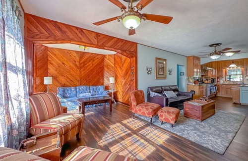 Tallahassee House | Tallahassee Pool+Hot Tub | Sleeps 16 | Game-Filled Fun