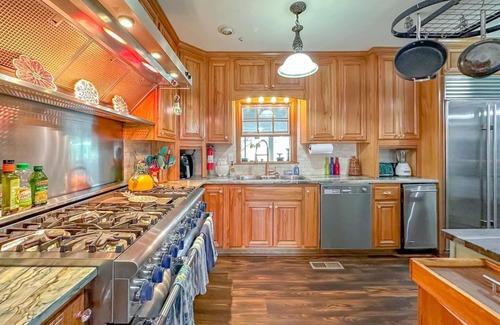Tallahassee House | Tallahassee Pool+Hot Tub | Sleeps 16 | Game-Filled Fun