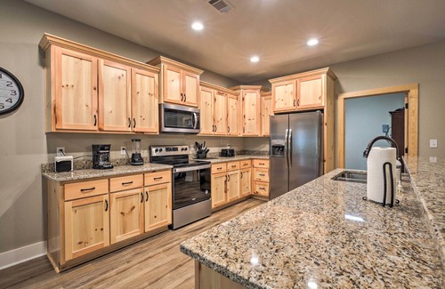 East Tallassee Cabin | Tallassee Creekside Cabin w/Forest Views!