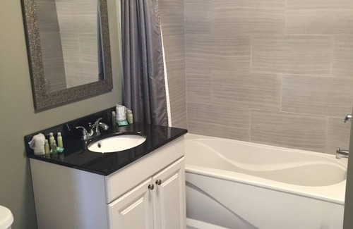 Saint Claude Hotel | TaLLboys Grill & Pub Motel