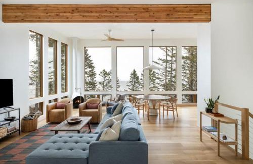 Lutsen House | Tallens Stuga Luxury Cabin of the Pines