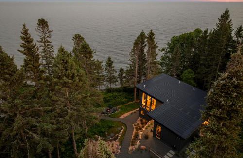 Lutsen House | Tallens Stuga Luxury Cabin of the Pines