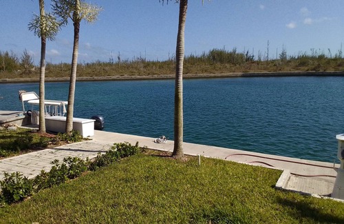 Yeoman Wood Apartment | Tallis Palace. 1-bedroom apartment with WiFi, AC in sunny Freeport. Car offered.