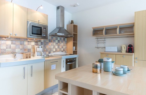 Talloires-Montmin Apartment | TALLOIRES- Superbe vue lac, Terrasse & Piscine